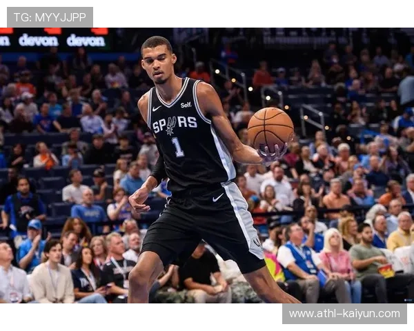 文班亚马第三节单节12分，帮助马刺保持领先优势