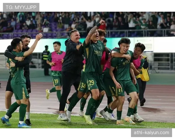 浙江队2-1深圳新鹏城，王钰栋多次制造威胁射门
